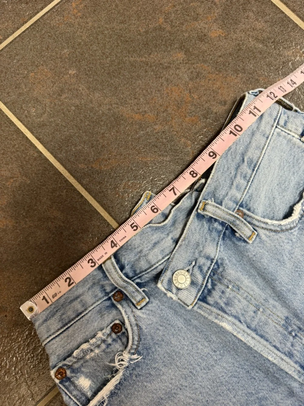 AGOLDE Criss Cross Waistband Denim Jean Cutoff Shorts Jorts Light Wash Blue 24 - Picture 13 of 16